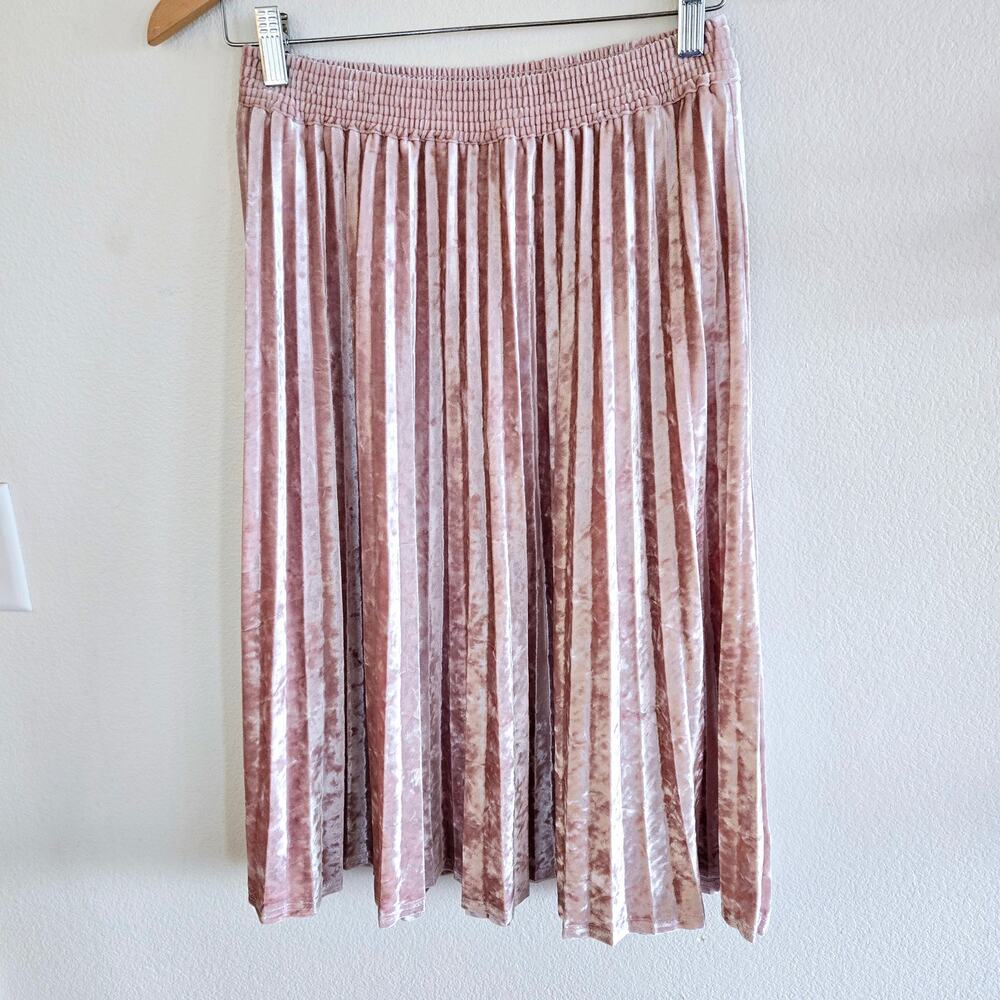 Pink velvet pleated midi skirt with elastic waist